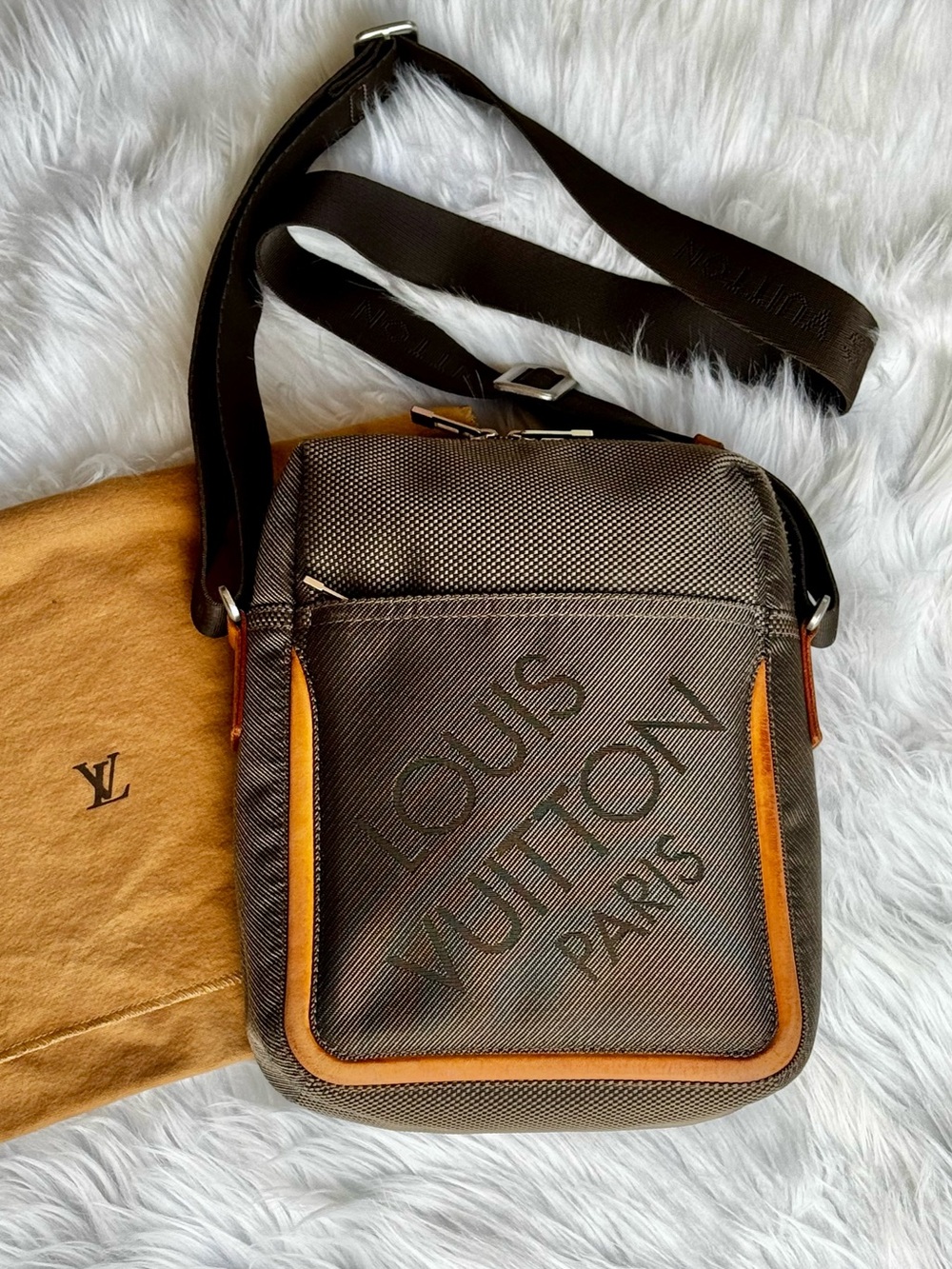 Louis Vuitton Crossbody Messenger Bag Citadin Terre Brown Damier Geant Dust Bag